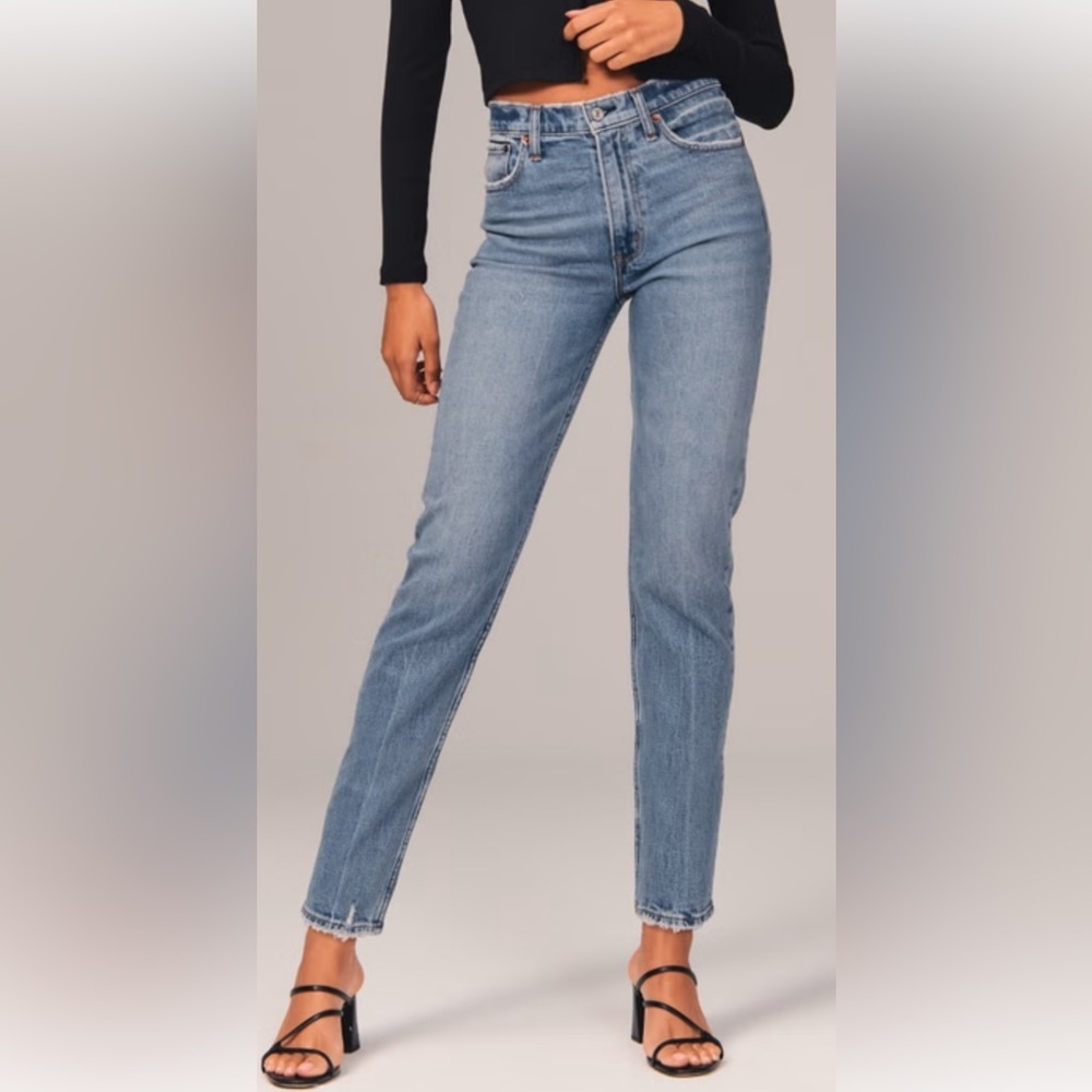 Abercrombie & Fitch High Rise Mom Jean Medium Wash Blue Size 26/2R